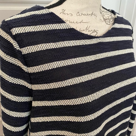 Crown & Ivy Never Worn blouse with ruffle bottom and back details - Picture 2 of 11